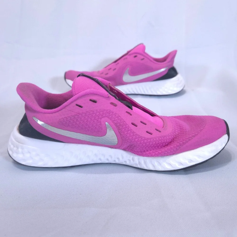 Nike Revolution 5 GS Running Shoes Youth 5.5Y Womens 7 Lace-up Fuchsia Pink-Read